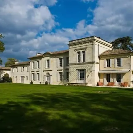 Holiday home Chateau Larteau Arveyres